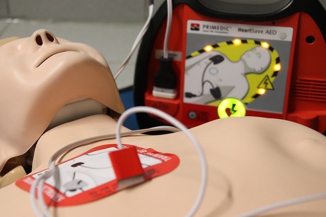 free-first-aid-training-in-use-of-an-automated-external-defibrilator